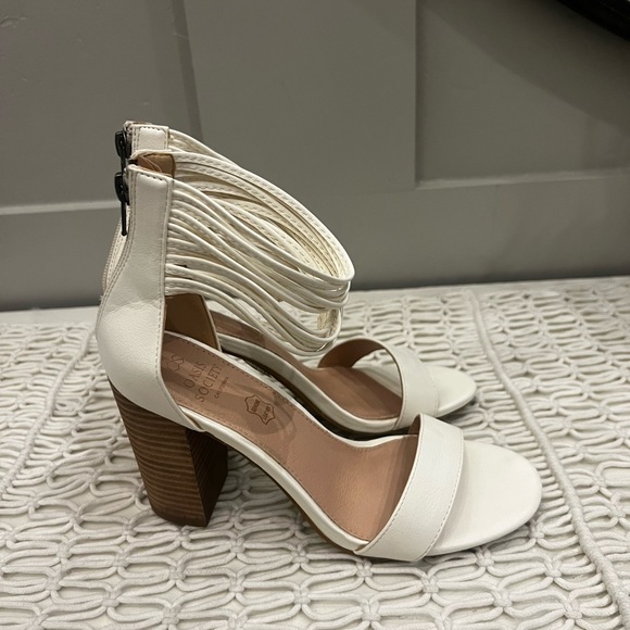 Oasis Society Chunky Heels - Picture 7 of 12